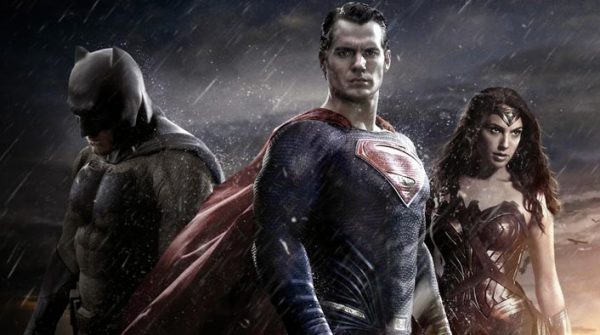 1458627819_Batman-v-Superman_Evidenza-600x335